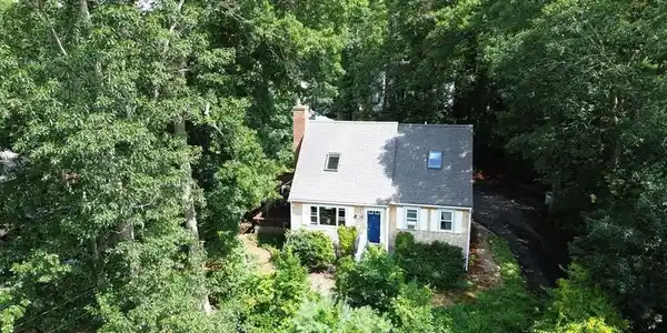 59 Whitecaps Drive