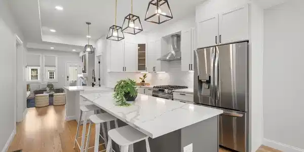 138 W 8th St