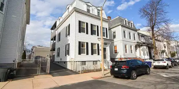 658 East 6th