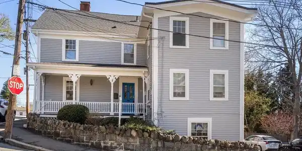 2 Commercial St