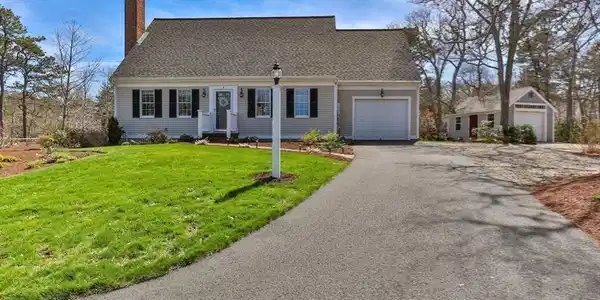 8 Teaberry Ave