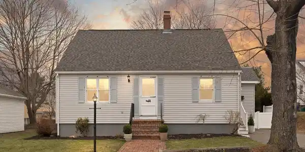 7 Larkin Ln