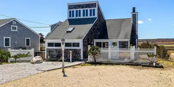 212 N Shore Blvd