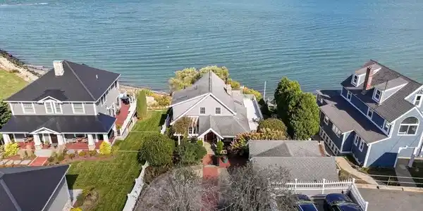 123 Sea Avenue