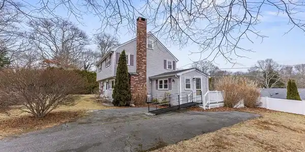 8 Driftwood Ln