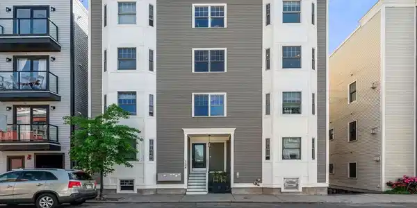 134-136 W 9th St