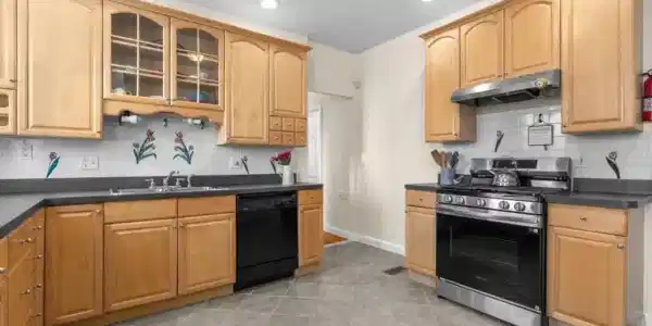 11 Doris St