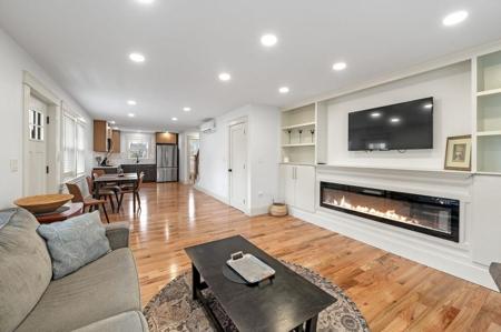 6 R Neptune Place