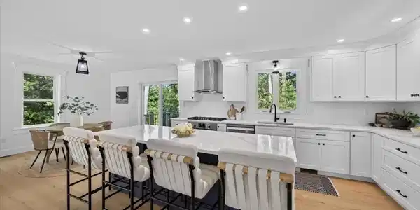 25 Lynn St