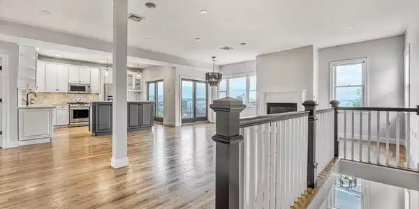 800 East Seventh