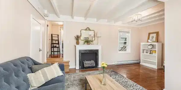 8 Lovis St