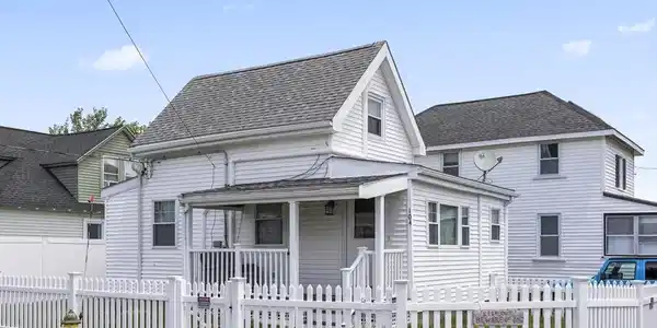 104 Turner St