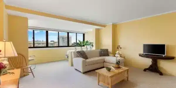 2 Hawthorne Pl
