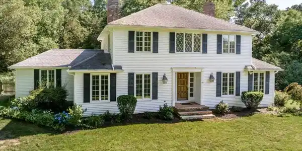 20 Howland Lane