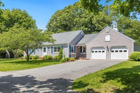 24 Emerald Ln