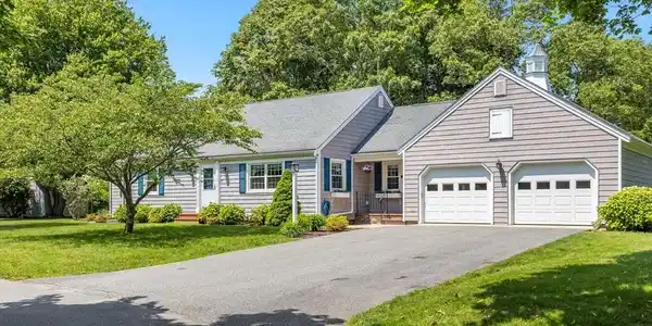 24 Emerald Ln