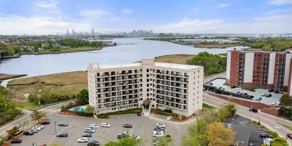 133 Commander Shea Boulevard