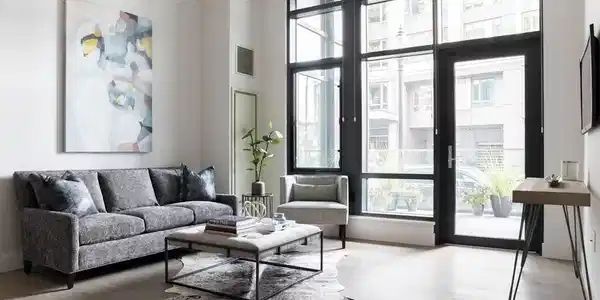 40 Traveler St
