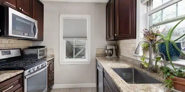 127 West 7th St