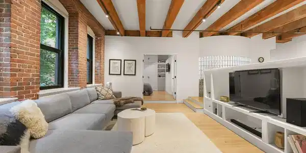 33 Sleeper St