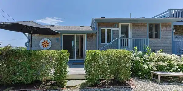 852 Commercial Street