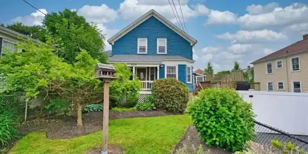 633 Charles St