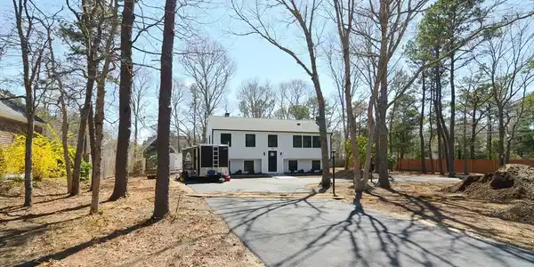 50 Rainbow Ln