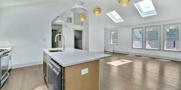 32 Saxton