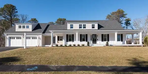 15 Bascom Hollow