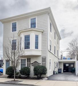 18 Railroad Ave