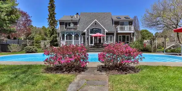 7 Polaris Dr