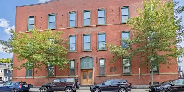 125 B St