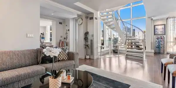 1 Nassau St
