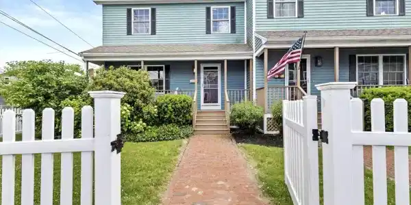 1 Cousins St