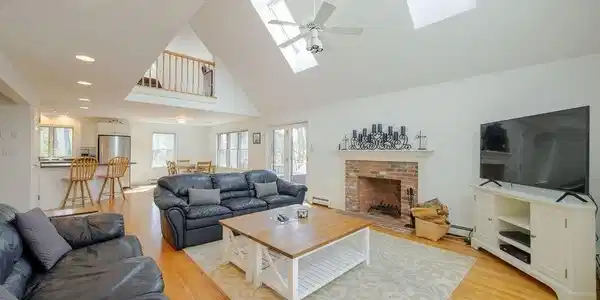 165 Mayflower Dr