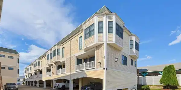 11 Railroad Ave