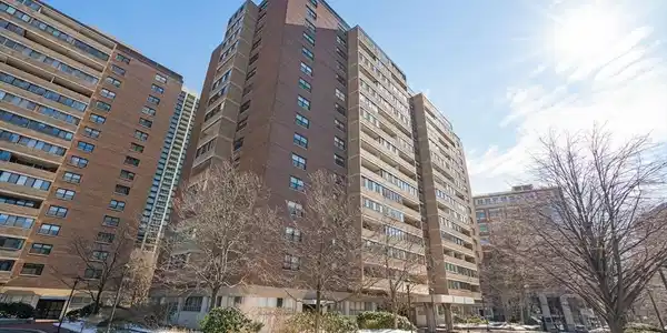2 Hawthorne Pl
