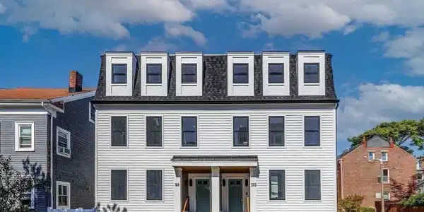 100 F St