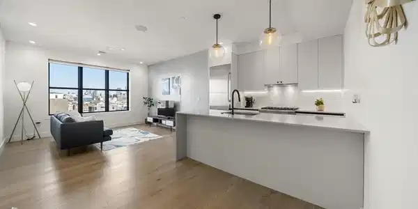 472 W Broadway