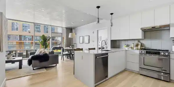32 Traveler Street