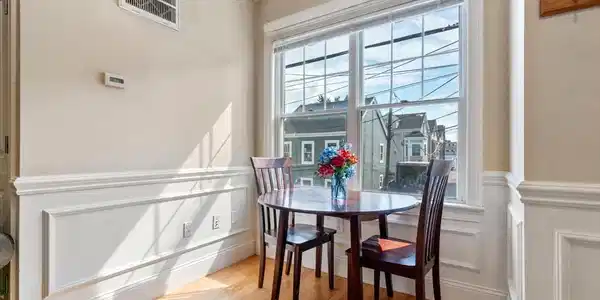 140-142 W 9th St