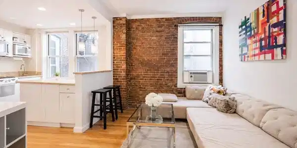 121 Salem St