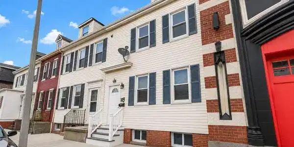 60 Marion St