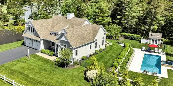 32 Camden Ln