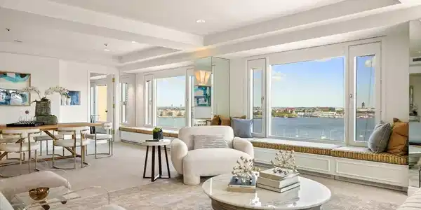 10 Rowes Wharf