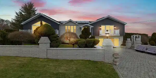 104 Randall Shea Dr