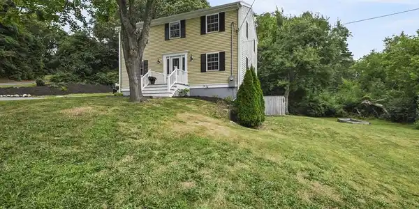 598 Waquoit Hwy