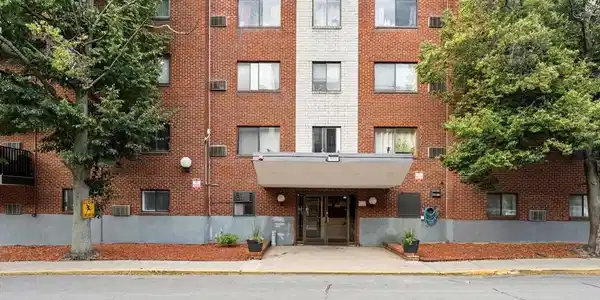 500 Governors Dr