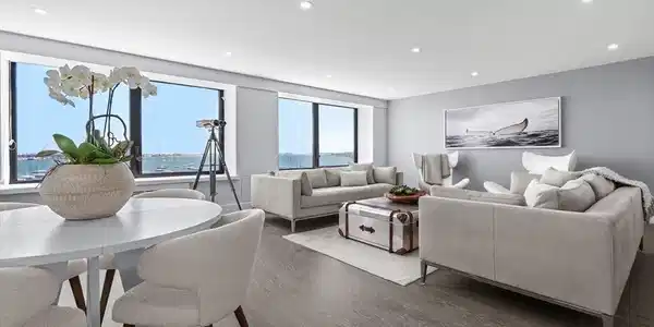 85 E India Row