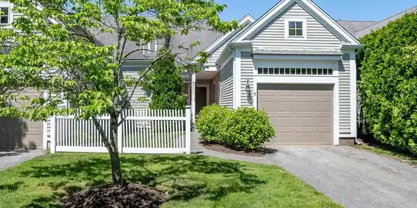 8 Holly Hock  Knoll Court